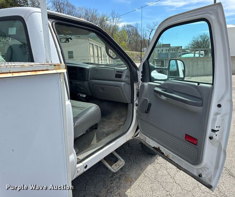 image for item EH6658 2002 Ford F450 Super Duty XL bucket truck