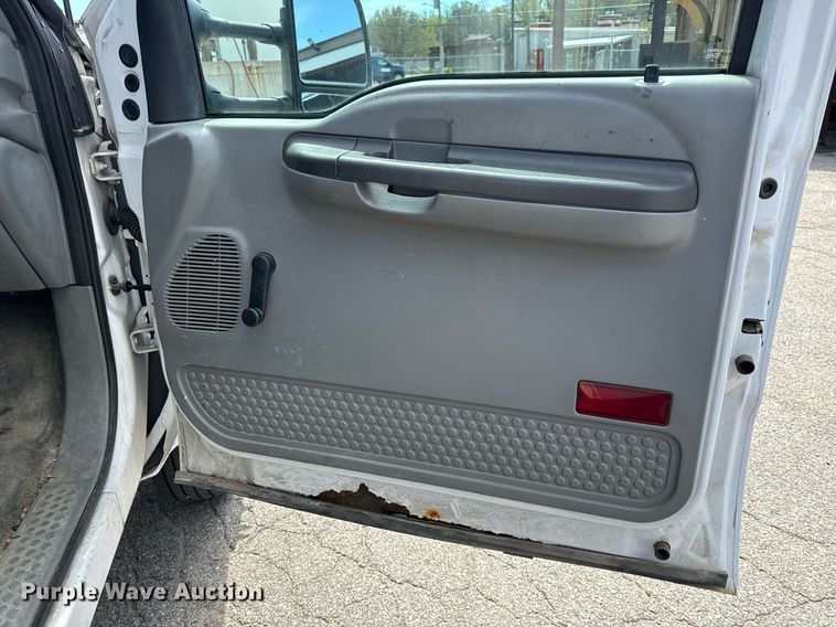 image for item EH6658 2002 Ford F450 Super Duty XL bucket truck