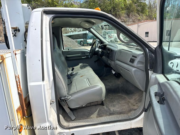 image for item EH6658 2002 Ford F450 Super Duty XL bucket truck