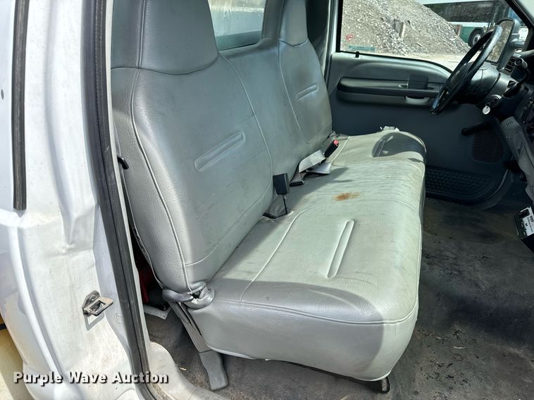 image for item EH6658 2002 Ford F450 Super Duty XL bucket truck