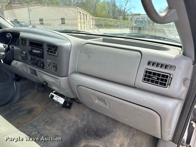 image for item EH6658 2002 Ford F450 Super Duty XL bucket truck