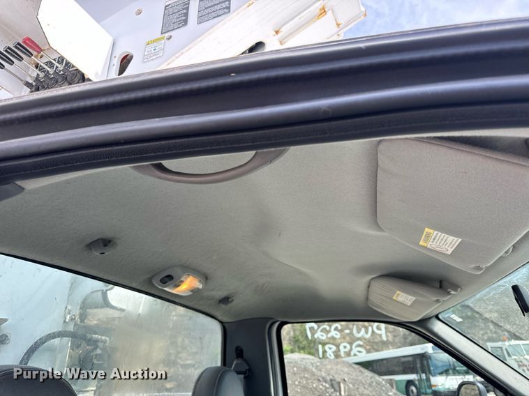 image for item EH6658 2002 Ford F450 Super Duty XL bucket truck