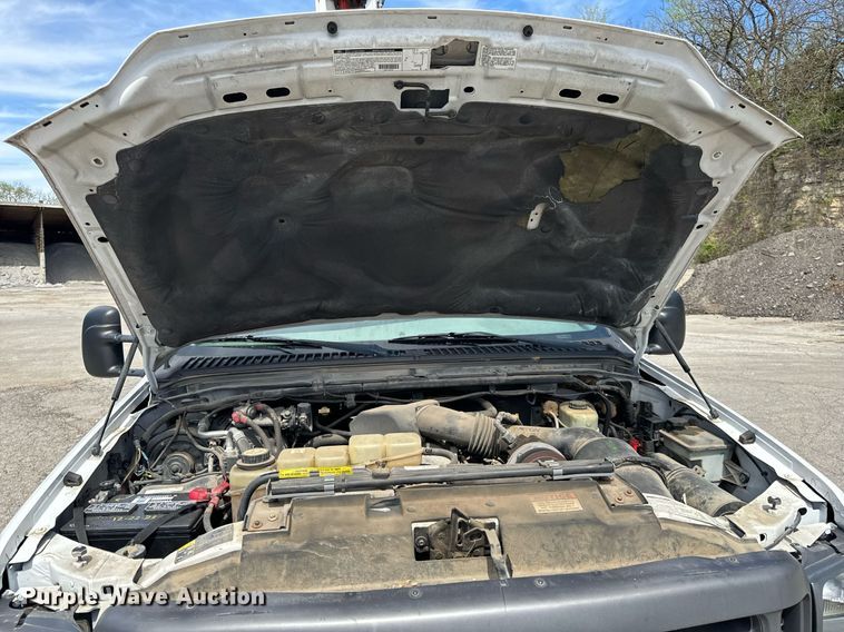 image for item EH6658 2002 Ford F450 Super Duty XL bucket truck