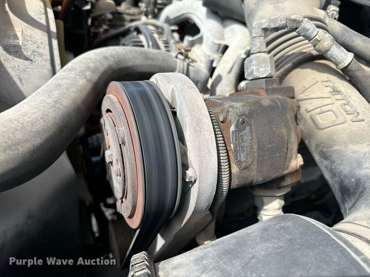 image for item EH6658 2002 Ford F450 Super Duty XL bucket truck