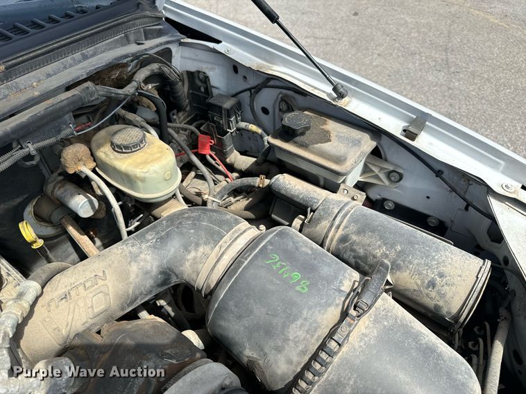 image for item EH6658 2002 Ford F450 Super Duty XL bucket truck