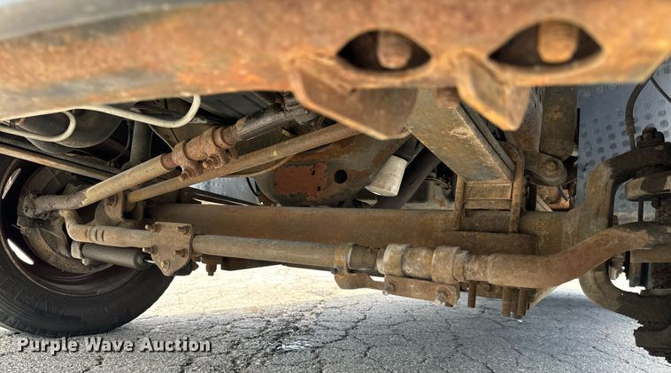 image for item EH6658 2002 Ford F450 Super Duty XL bucket truck