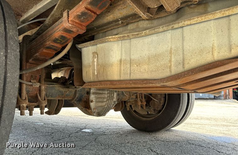 image for item EH6658 2002 Ford F450 Super Duty XL bucket truck