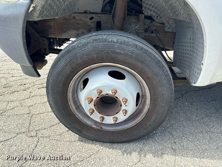 image for item EH6658 2002 Ford F450 Super Duty XL bucket truck