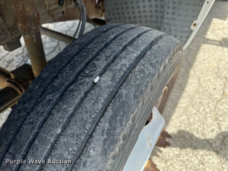 image for item EH6658 2002 Ford F450 Super Duty XL bucket truck