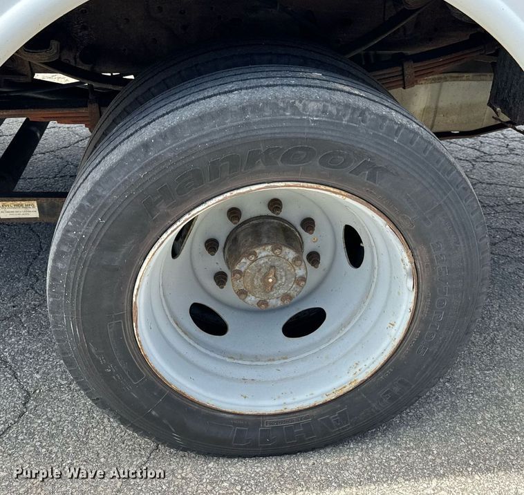 image for item EH6658 2002 Ford F450 Super Duty XL bucket truck