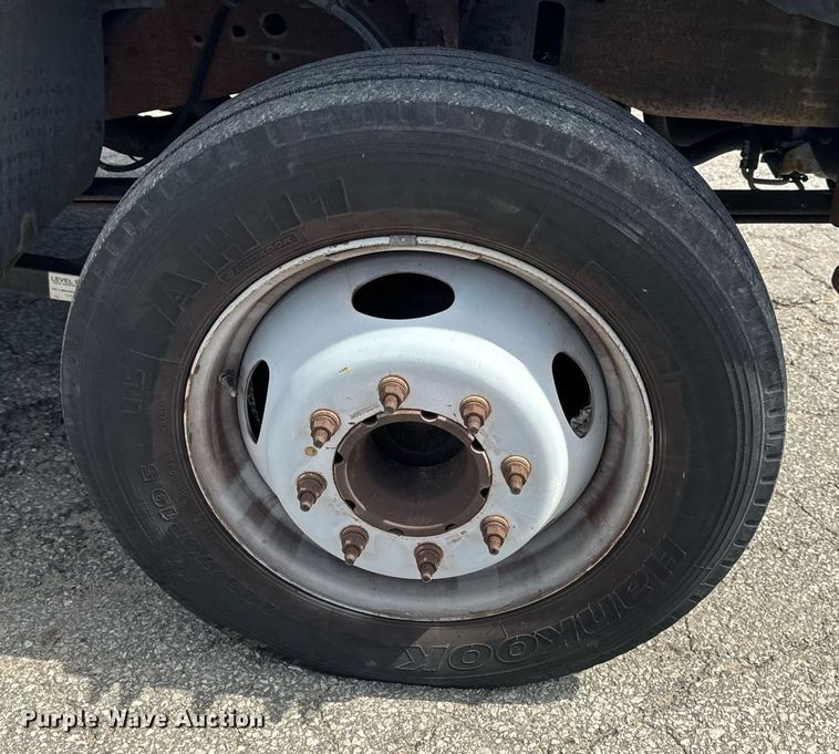 image for item EH6658 2002 Ford F450 Super Duty XL bucket truck