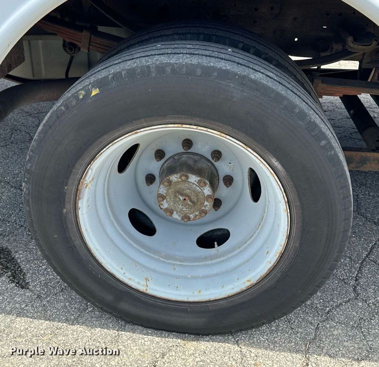 image for item EH6658 2002 Ford F450 Super Duty XL bucket truck