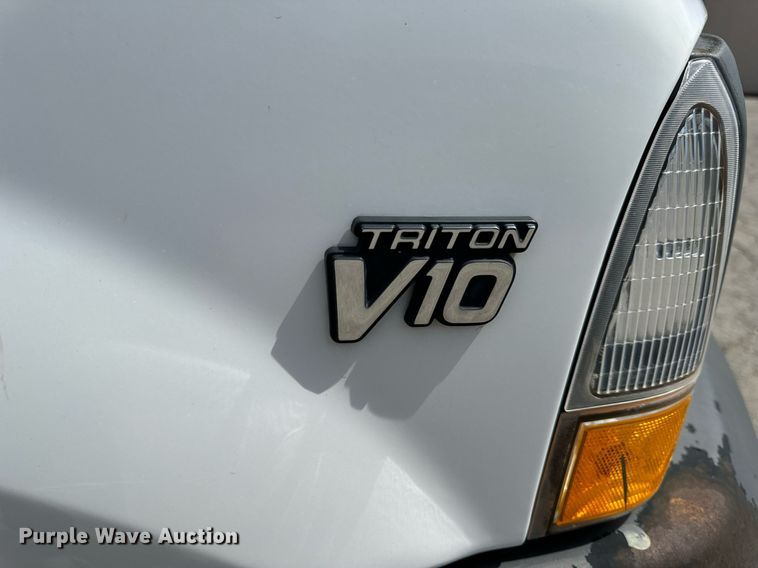 image for item EH6658 2002 Ford F450 Super Duty XL bucket truck