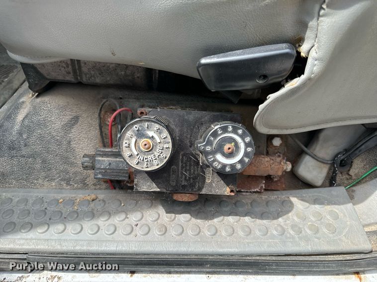 image for item EH6659 2005 Ford F550 Super Duty XL dump flatbed truck