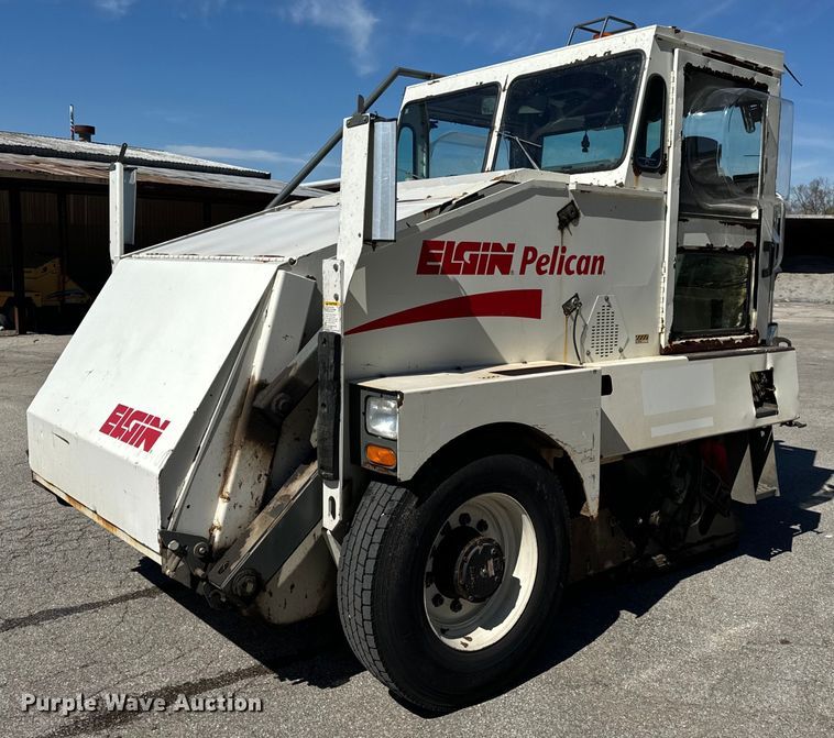 image for item EH6660 2005 Elgin Pelican Series P sweeper