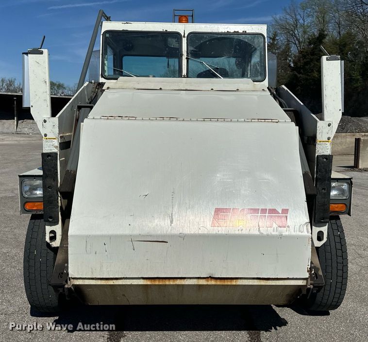 image for item EH6660 2005 Elgin Pelican Series P sweeper