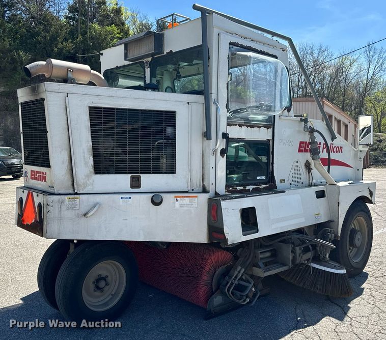 image for item EH6660 2005 Elgin Pelican Series P sweeper