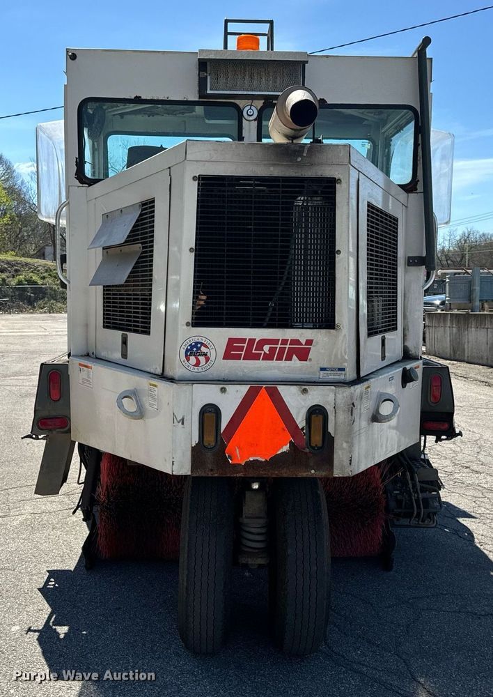 image for item EH6660 2005 Elgin Pelican Series P sweeper