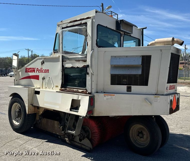 image for item EH6660 2005 Elgin Pelican Series P sweeper