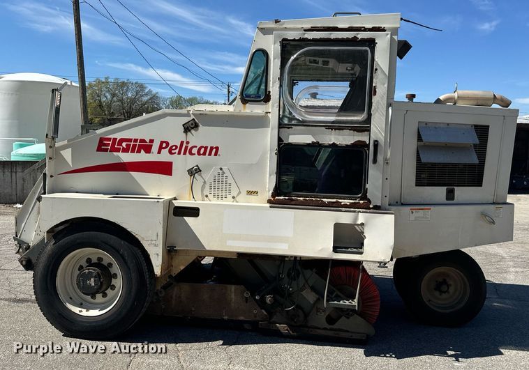 image for item EH6660 2005 Elgin Pelican Series P sweeper
