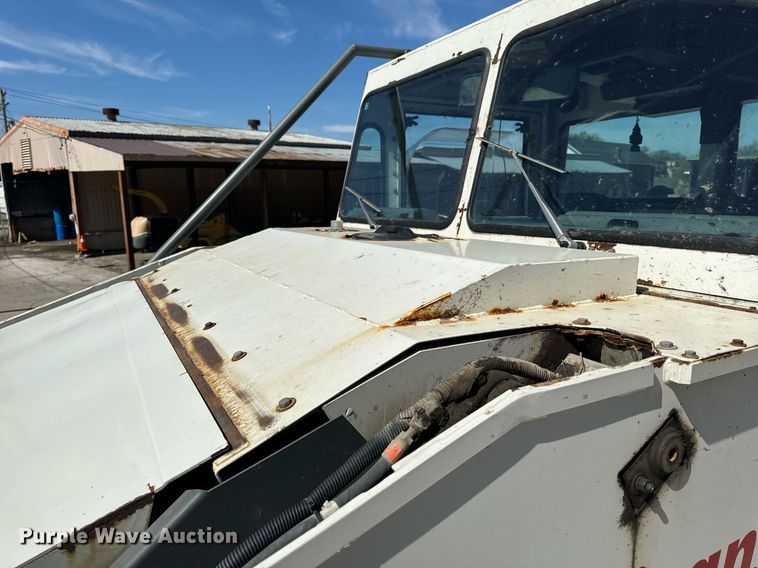 image for item EH6660 2005 Elgin Pelican Series P sweeper