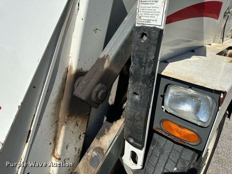 image for item EH6660 2005 Elgin Pelican Series P sweeper