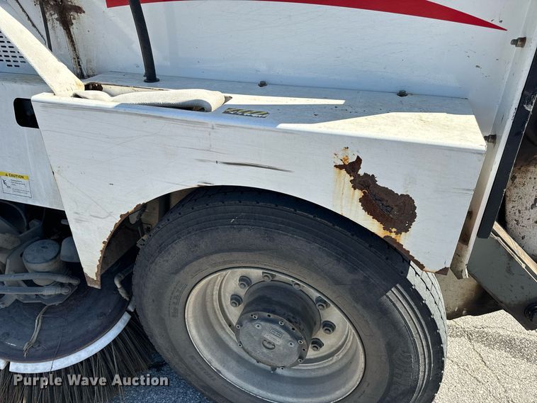 image for item EH6660 2005 Elgin Pelican Series P sweeper