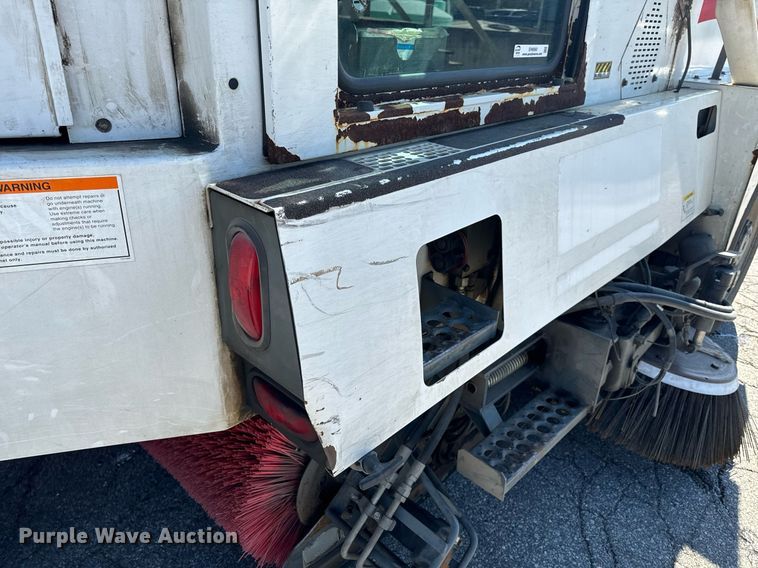 image for item EH6660 2005 Elgin Pelican Series P sweeper