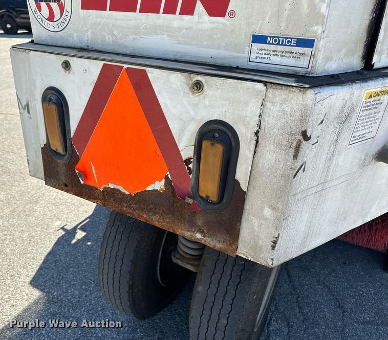 image for item EH6660 2005 Elgin Pelican Series P sweeper