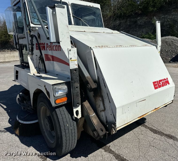 image for item EH6660 2005 Elgin Pelican Series P sweeper