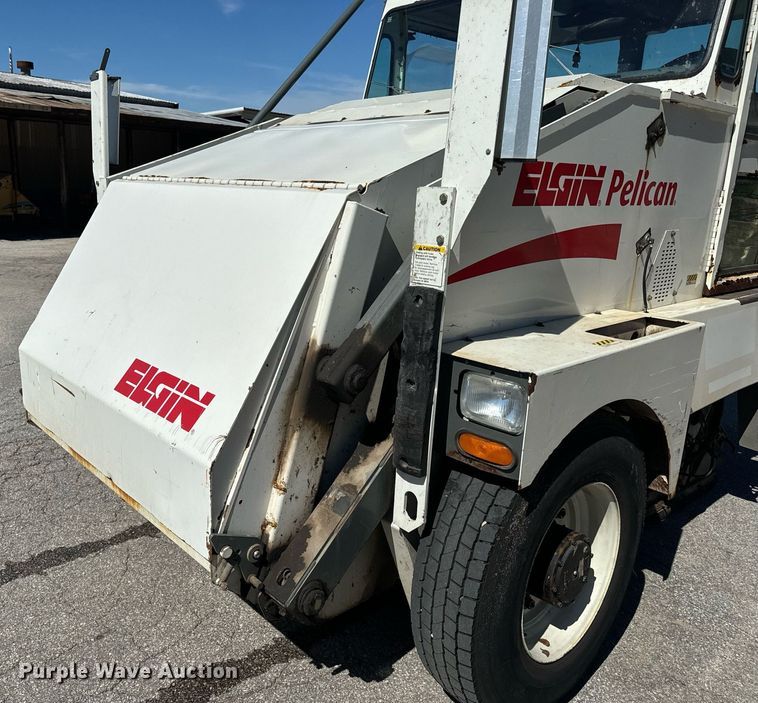image for item EH6660 2005 Elgin Pelican Series P sweeper