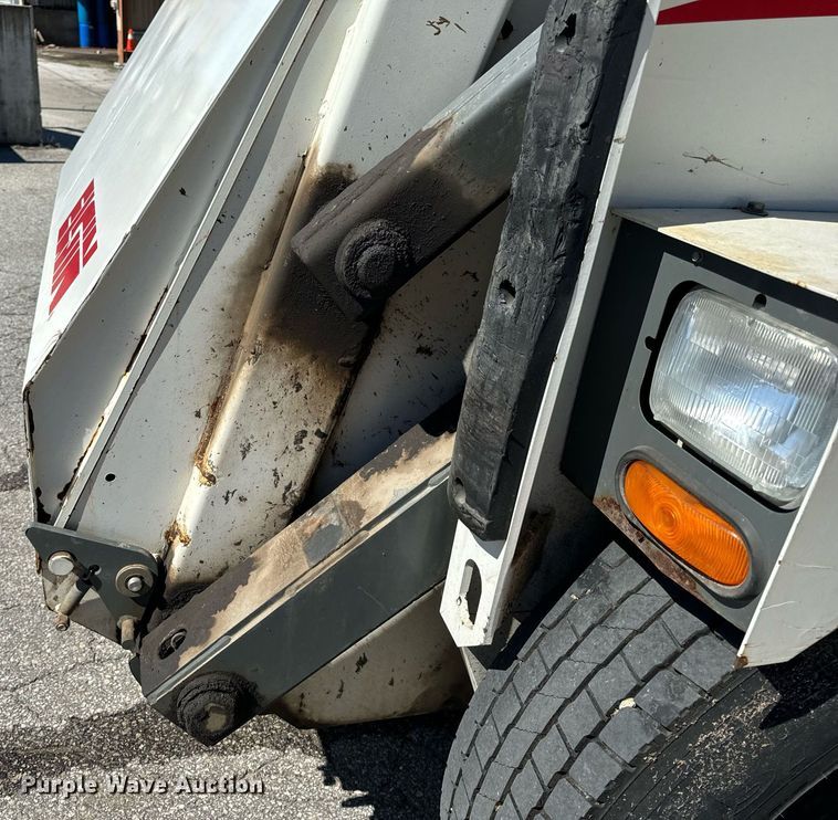 image for item EH6660 2005 Elgin Pelican Series P sweeper