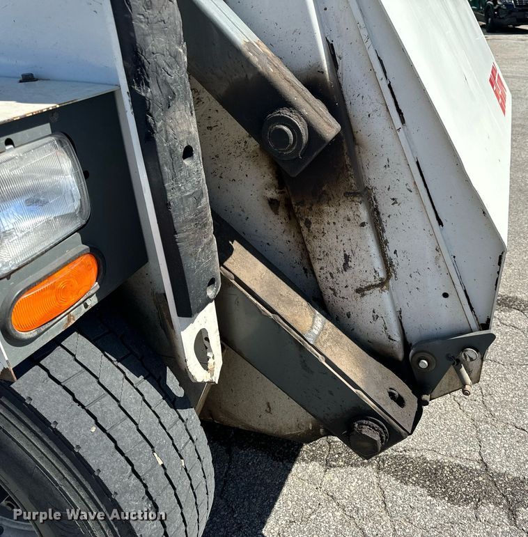 image for item EH6660 2005 Elgin Pelican Series P sweeper