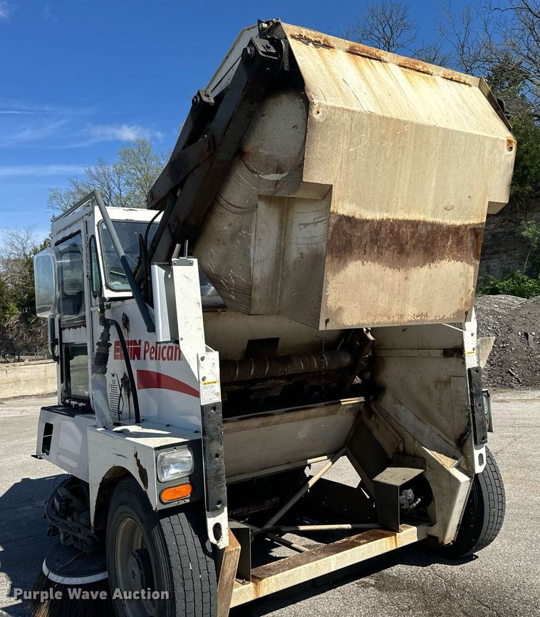 image for item EH6660 2005 Elgin Pelican Series P sweeper