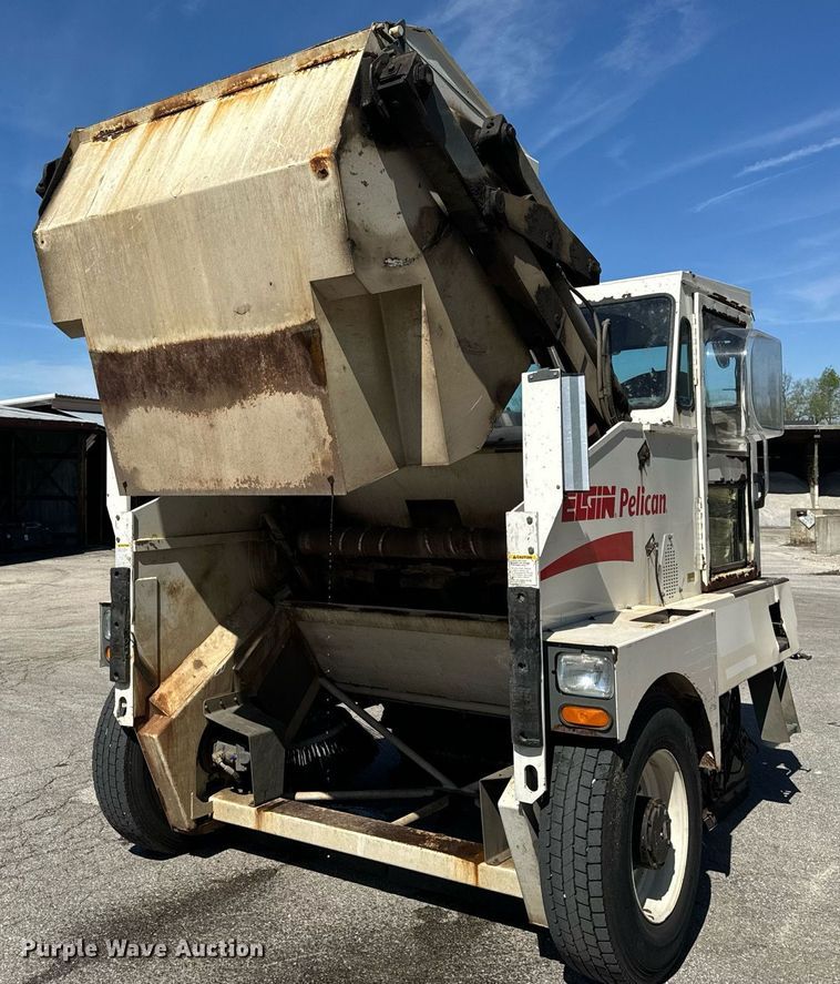 image for item EH6660 2005 Elgin Pelican Series P sweeper
