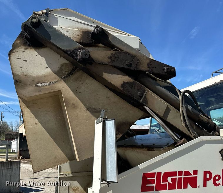 image for item EH6660 2005 Elgin Pelican Series P sweeper
