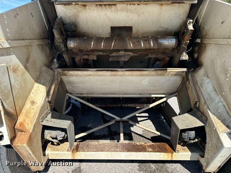 image for item EH6660 2005 Elgin Pelican Series P sweeper