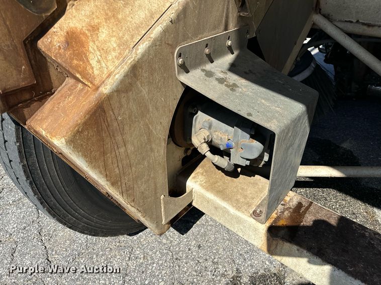 image for item EH6660 2005 Elgin Pelican Series P sweeper