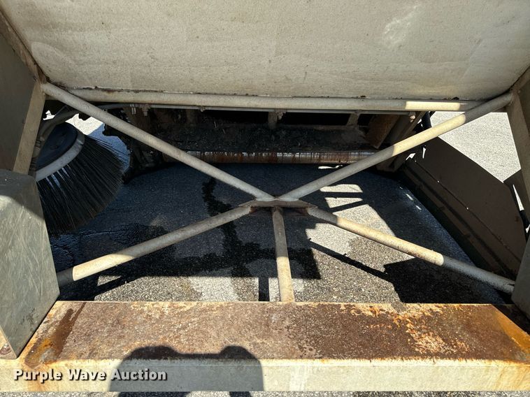 image for item EH6660 2005 Elgin Pelican Series P sweeper