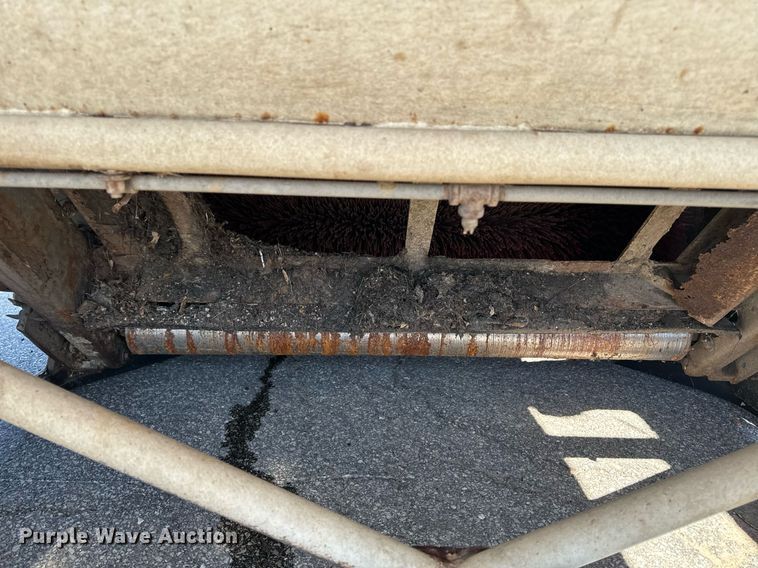 image for item EH6660 2005 Elgin Pelican Series P sweeper