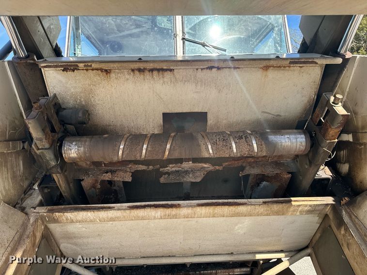 image for item EH6660 2005 Elgin Pelican Series P sweeper