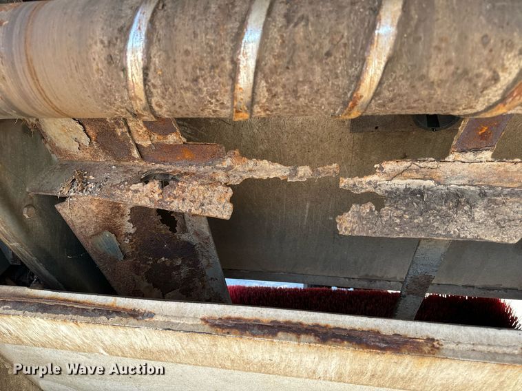 image for item EH6660 2005 Elgin Pelican Series P sweeper