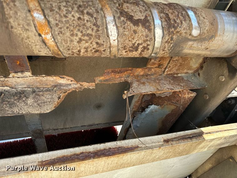 image for item EH6660 2005 Elgin Pelican Series P sweeper