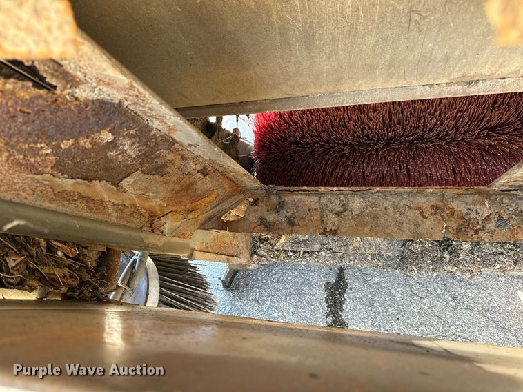 image for item EH6660 2005 Elgin Pelican Series P sweeper