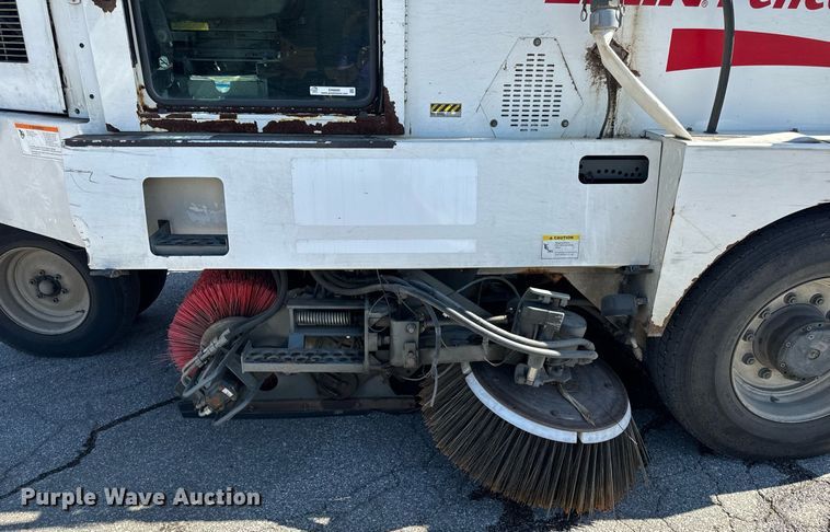 image for item EH6660 2005 Elgin Pelican Series P sweeper