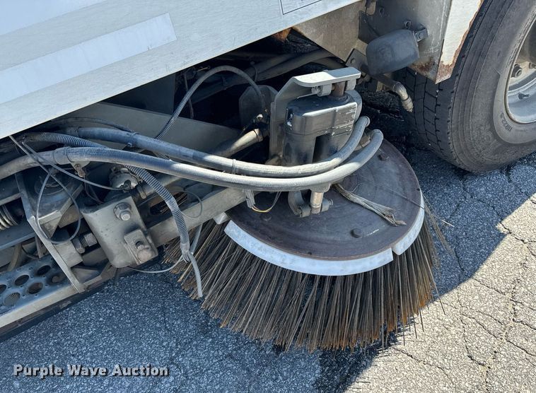 image for item EH6660 2005 Elgin Pelican Series P sweeper