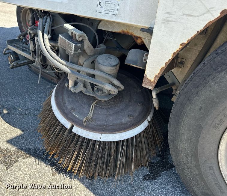 image for item EH6660 2005 Elgin Pelican Series P sweeper