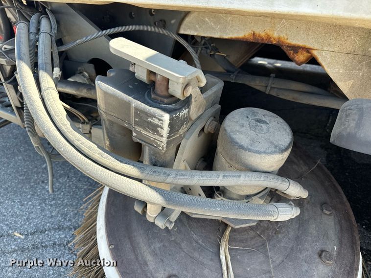 image for item EH6660 2005 Elgin Pelican Series P sweeper