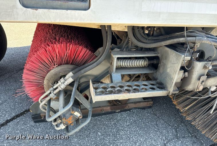 image for item EH6660 2005 Elgin Pelican Series P sweeper