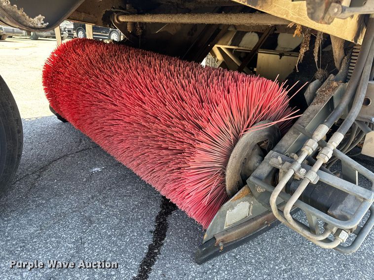 image for item EH6660 2005 Elgin Pelican Series P sweeper